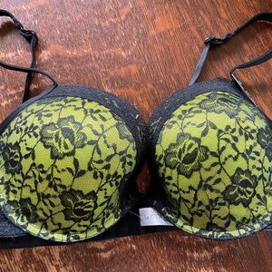 Lace front bra with flowers